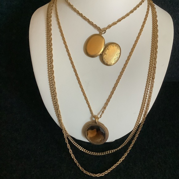 Vintage Goldette picture locket necklace. - Picture 3 of 6